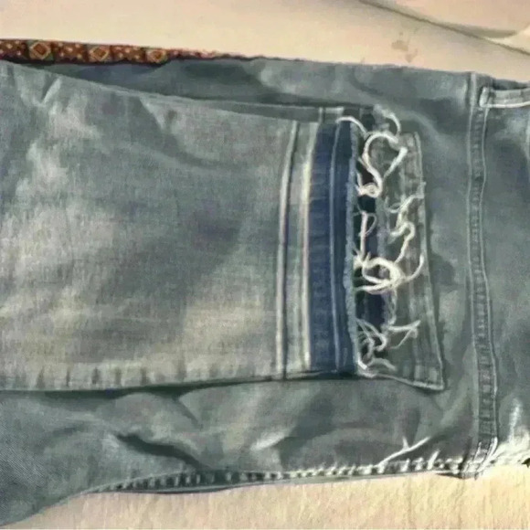 7Seven Crop Jeans with Frayed Hem ad Side Seam Embroidery Size 18W - Picture 8 of 12